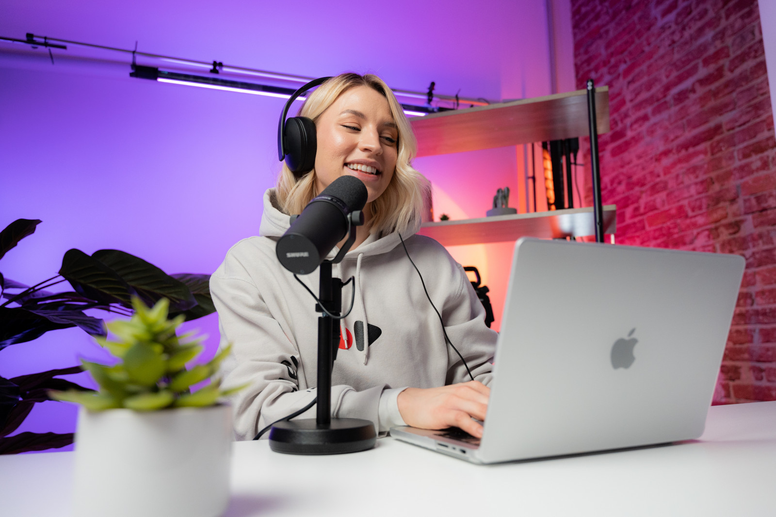 Cover image for Alex Cooper’s new podcast network questions her future at Spotify and fuels competition for creators